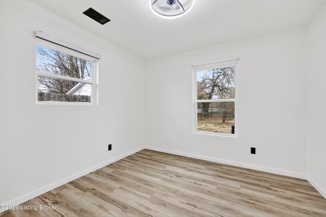 5813 Alanadale Dr, Louisville, KY 40272