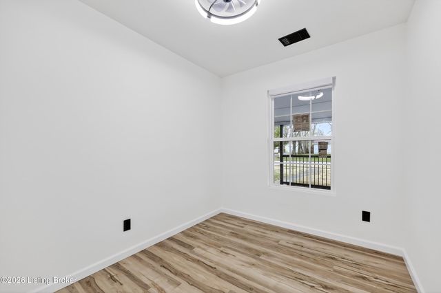 5813 Alanadale Dr, Louisville, KY 40272