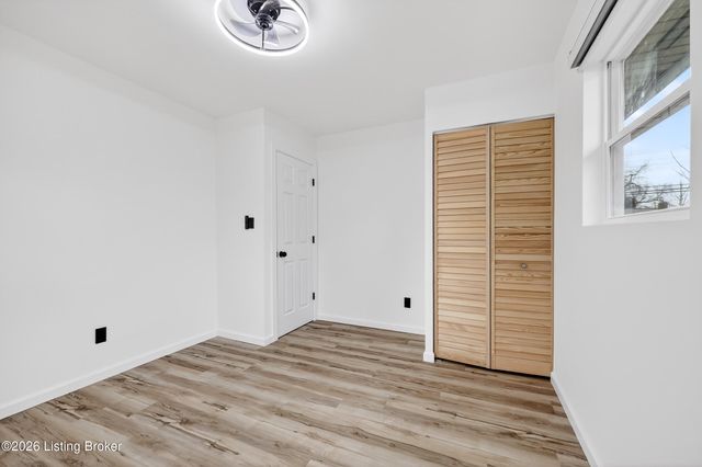 5813 Alanadale Dr, Louisville, KY 40272