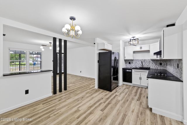 5813 Alanadale Dr, Louisville, KY 40272