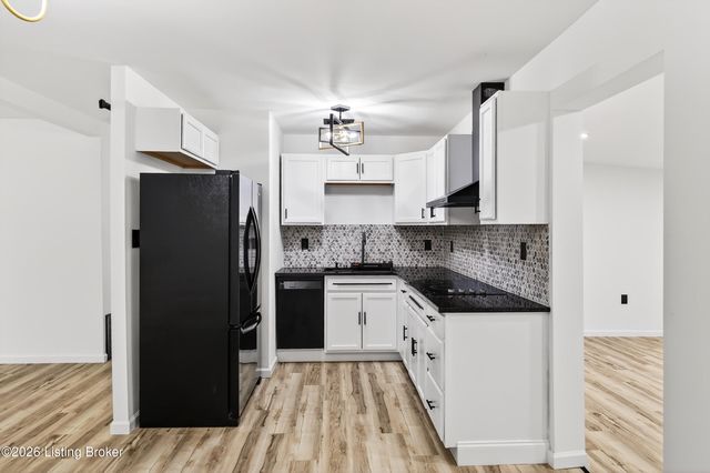 5813 Alanadale Dr, Louisville, KY 40272