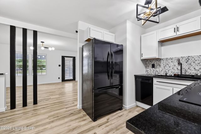 5813 Alanadale Dr, Louisville, KY 40272