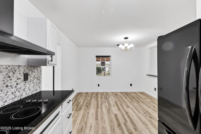 5813 Alanadale Dr, Louisville, KY 40272