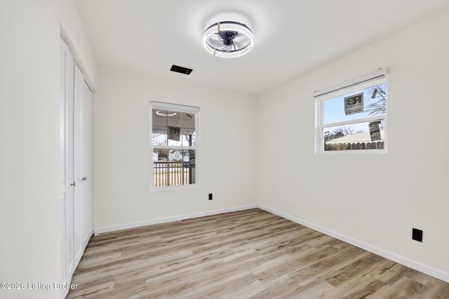 5813 Alanadale Dr, Louisville, KY 40272