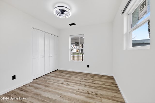 5813 Alanadale Dr, Louisville, KY 40272