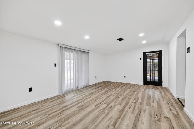 5813 Alanadale Dr, Louisville, KY 40272