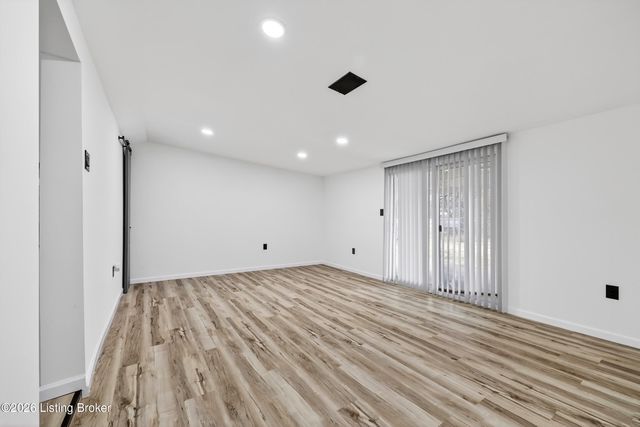 5813 Alanadale Dr, Louisville, KY 40272