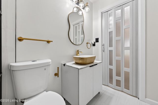 5813 Alanadale Dr, Louisville, KY 40272