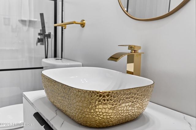 5813 Alanadale Dr, Louisville, KY 40272