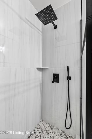 5813 Alanadale Dr, Louisville, KY 40272