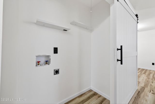 5813 Alanadale Dr, Louisville, KY 40272