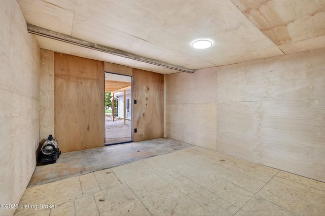 5813 Alanadale Dr, Louisville, KY 40272