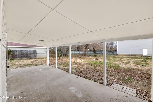 5813 Alanadale Dr, Louisville, KY 40272