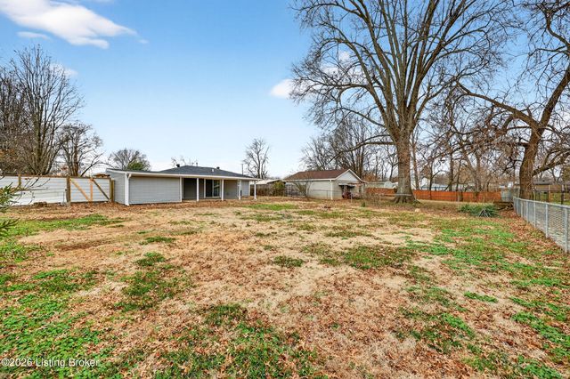 5813 Alanadale Dr, Louisville, KY 40272