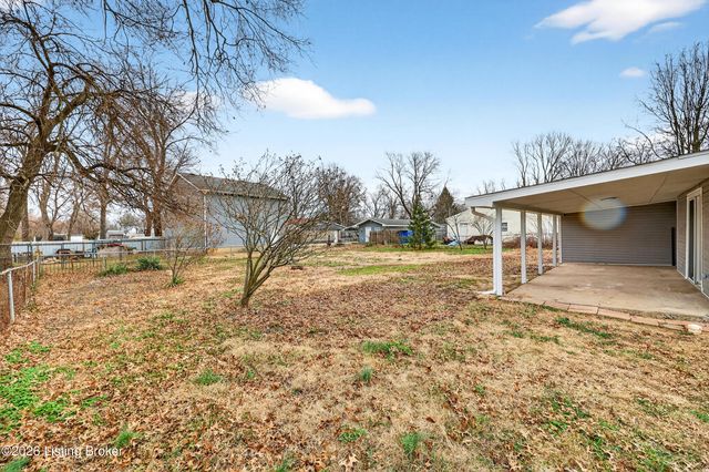 5813 Alanadale Dr, Louisville, KY 40272