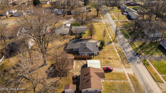 5813 Alanadale Dr, Louisville, KY 40272