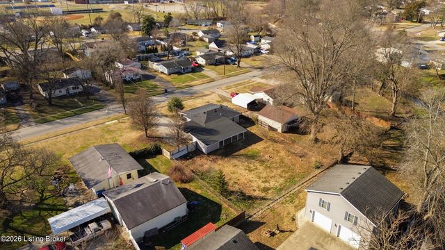 5813 Alanadale Dr, Louisville, KY 40272