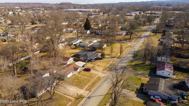 5813 Alanadale Dr, Louisville, KY 40272