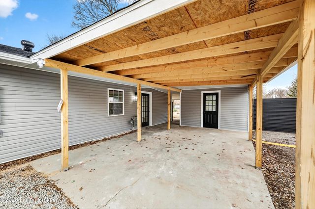 5813 Alanadale Dr, Louisville, KY 40272