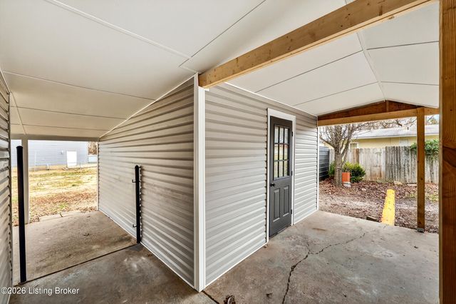 5813 Alanadale Dr, Louisville, KY 40272