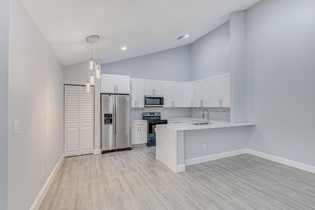 1240 SUMMIT PLACE Circle D, West Palm Beach, FL 33415