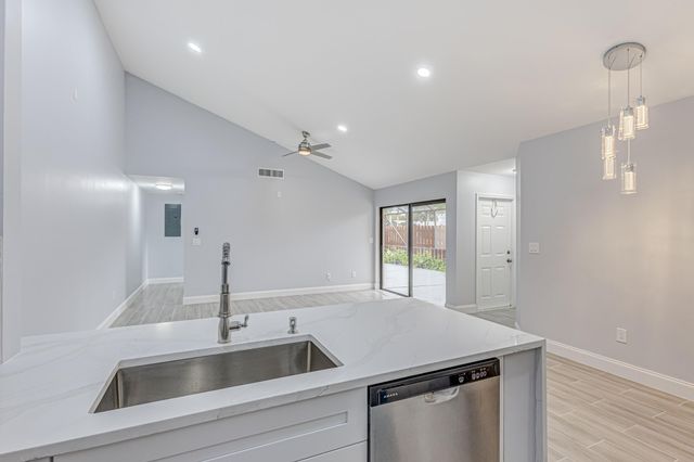 1240 SUMMIT PLACE Circle D, West Palm Beach, FL 33415