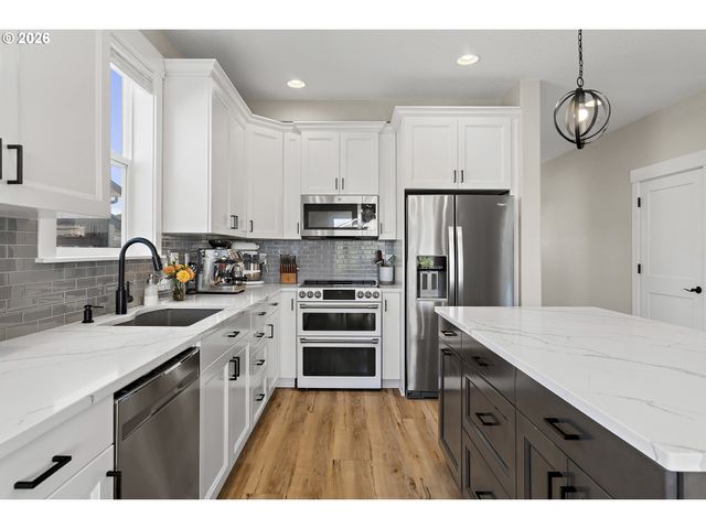 1054 HICKORY St, Independence, OR 97351