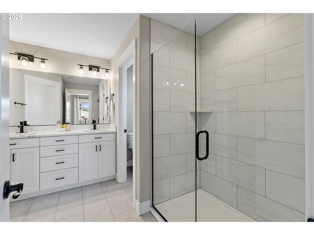 1054 HICKORY St, Independence, OR 97351