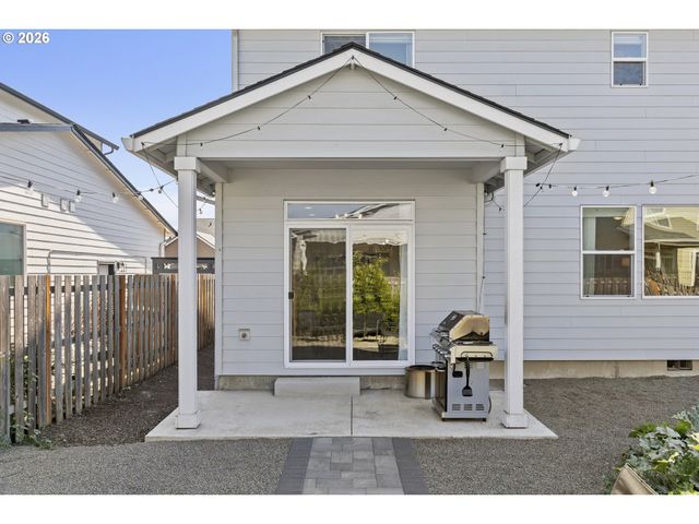 1054 HICKORY St, Independence, OR 97351
