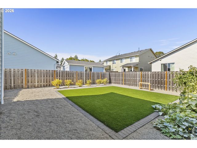 1054 HICKORY St, Independence, OR 97351