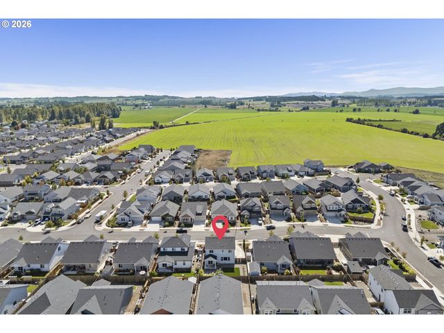 1054 HICKORY St, Independence, OR 97351