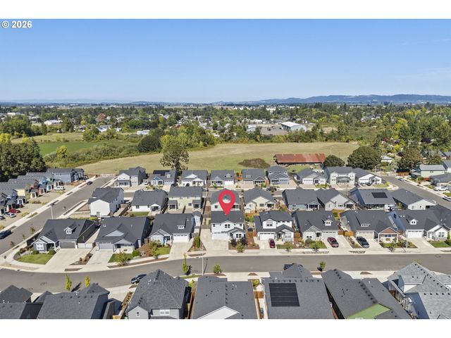 1054 HICKORY St, Independence, OR 97351