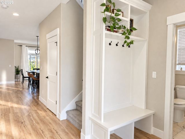 1054 HICKORY St, Independence, OR 97351