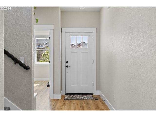 1054 HICKORY St, Independence, OR 97351