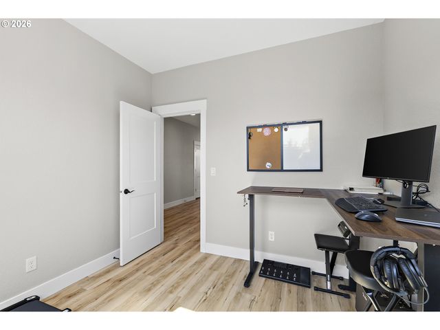 1054 HICKORY St, Independence, OR 97351