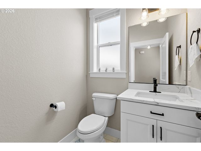 1054 HICKORY St, Independence, OR 97351