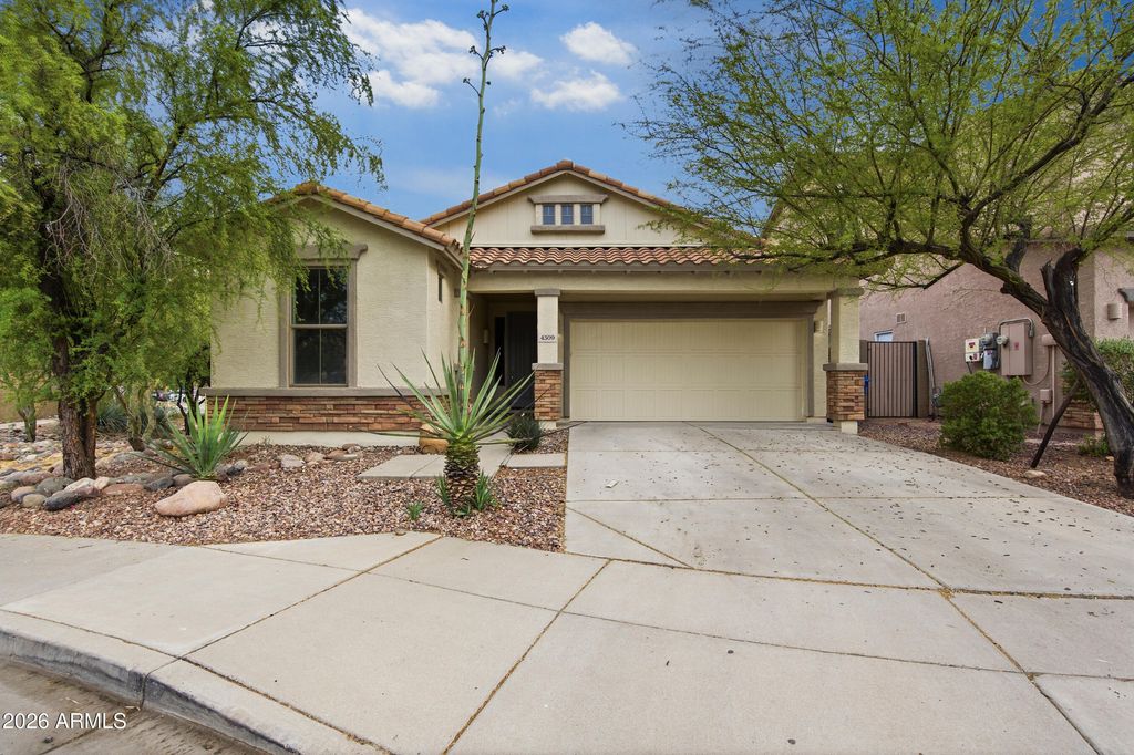 4309 W HEYERDAHL Drive, New River, AZ 85087