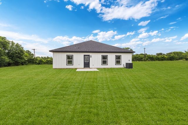 1705 South Tool Drive, Tool, TX 75143