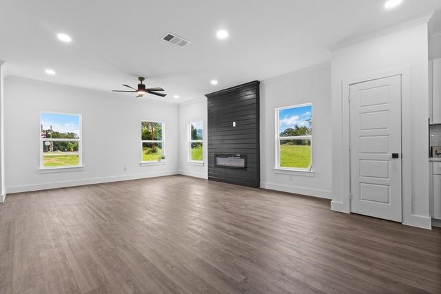 1705 South Tool Drive, Tool, TX 75143