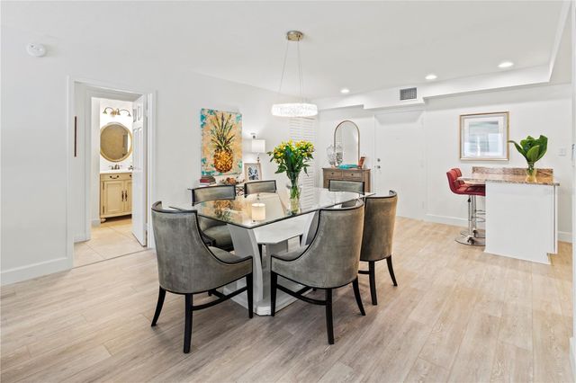 1055 W PEPPERTREE DRIVE 102AA, Sarasota, FL 34242