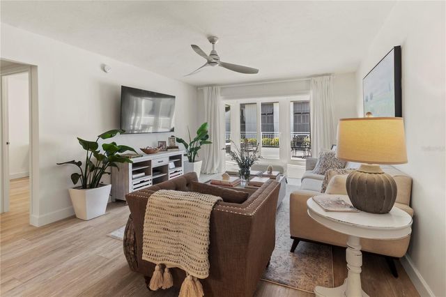 1055 W PEPPERTREE DRIVE 102AA, Sarasota, FL 34242