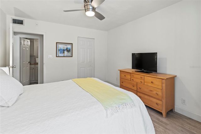 1055 W PEPPERTREE DRIVE 102AA, Sarasota, FL 34242