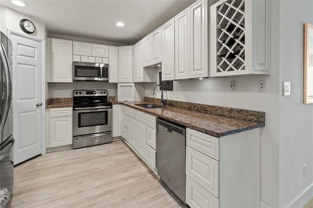 1055 W PEPPERTREE DRIVE 102AA, Sarasota, FL 34242