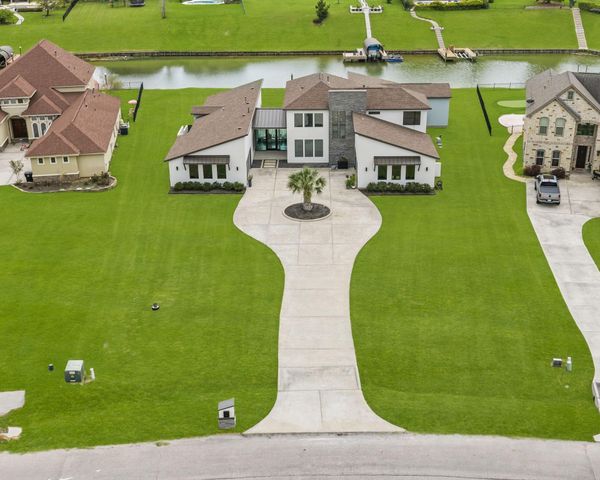 11600 Grand Pine Drive, Montgomery, TX 77356