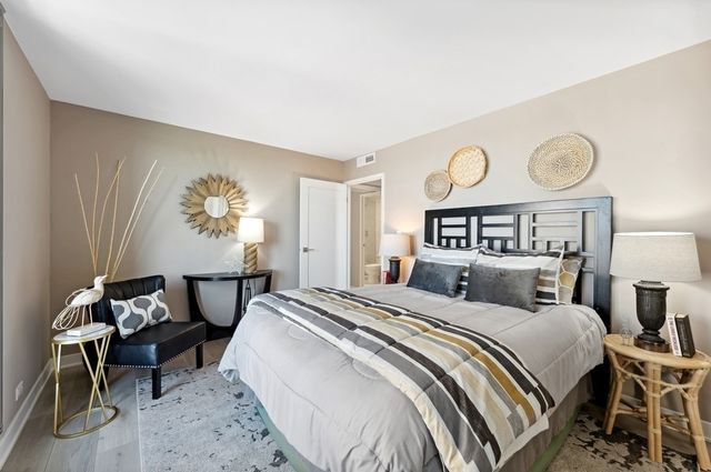 6007 N Sheridan Road 7J, Chicago, IL 60660