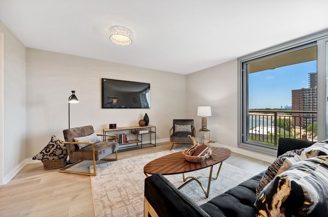 6007 N Sheridan Road 7J, Chicago, IL 60660