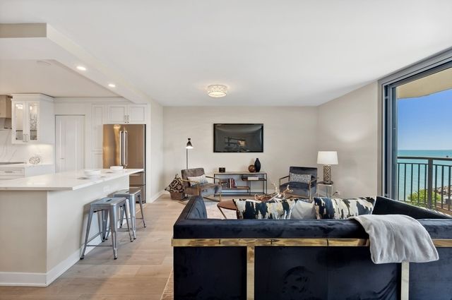 6007 N Sheridan Road 7J, Chicago, IL 60660