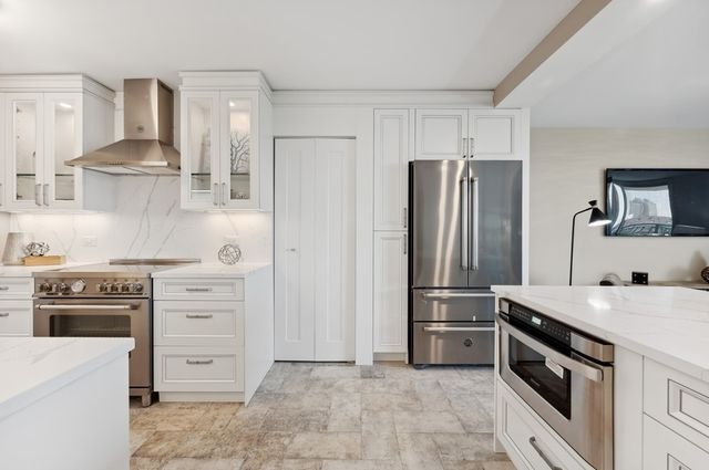 6007 N Sheridan Road 7J, Chicago, IL 60660