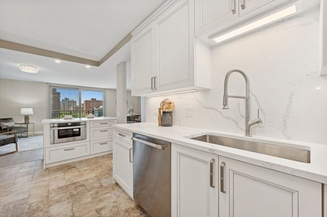 6007 N Sheridan Road 7J, Chicago, IL 60660