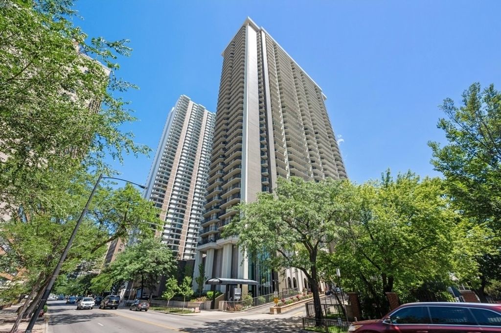 6007 N Sheridan Road 7J, Chicago, IL 60660